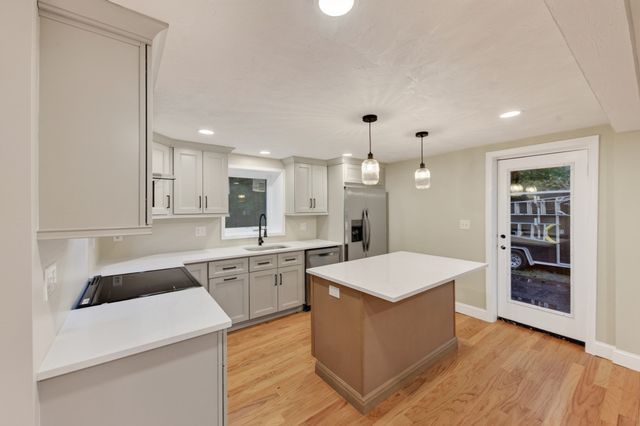 18 Elbridge Rd, Auburn, MA 01501