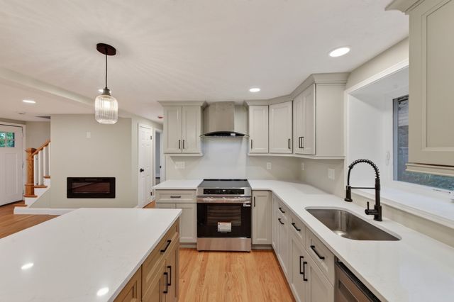 18 Elbridge Rd, Auburn, MA 01501