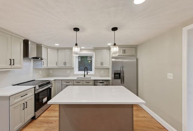 18 Elbridge Rd, Auburn, MA 01501