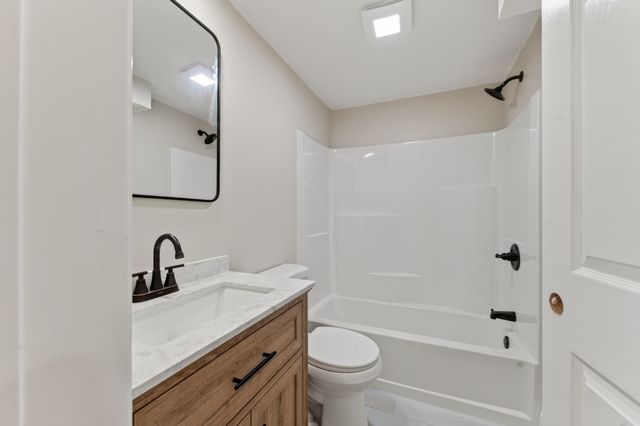 18 Elbridge Rd, Auburn, MA 01501