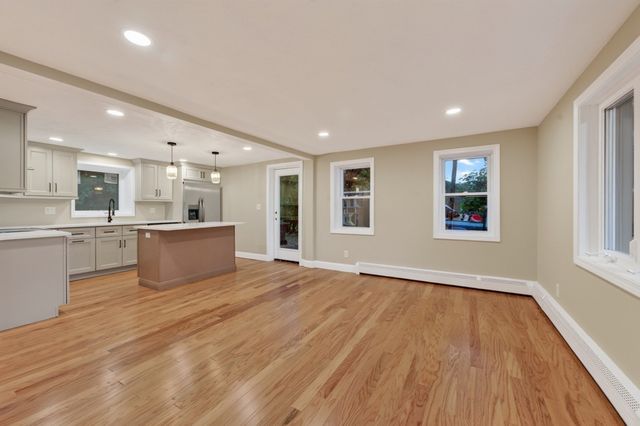 18 Elbridge Rd, Auburn, MA 01501