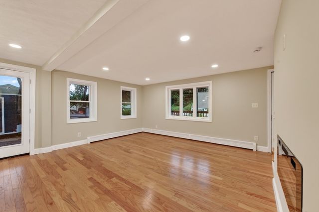 18 Elbridge Rd, Auburn, MA 01501