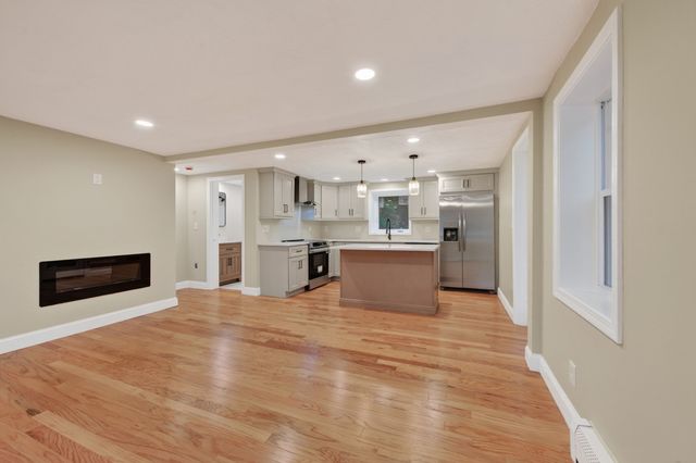 18 Elbridge Rd, Auburn, MA 01501