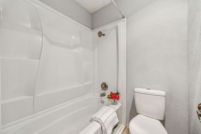 9600 Royal Lane 201, Dallas, TX 75243