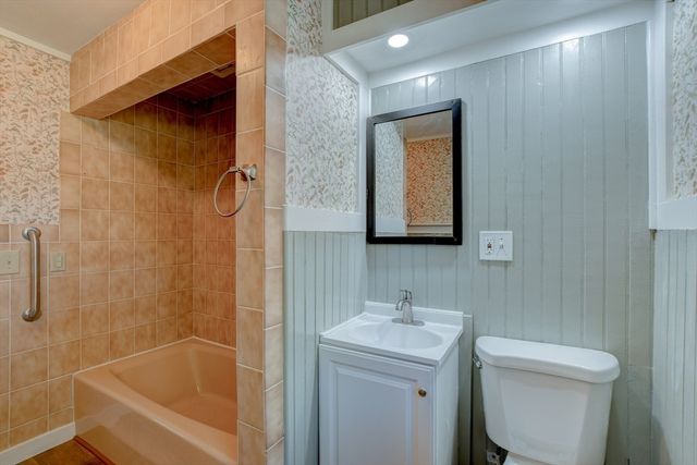 24 Causeway Terrace, Leominster, MA 01453