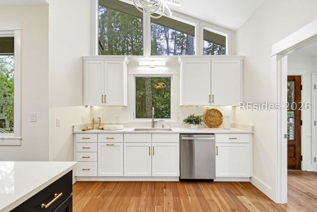 72 Lawton Rd, Hilton Head Island, SC 29928