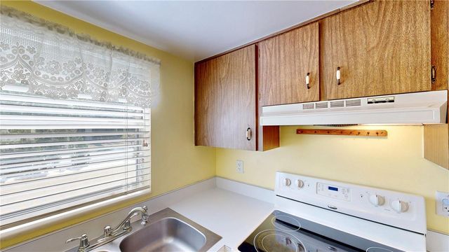 404 E ORLANDO AVENUE 8B, Ocoee, FL 34761