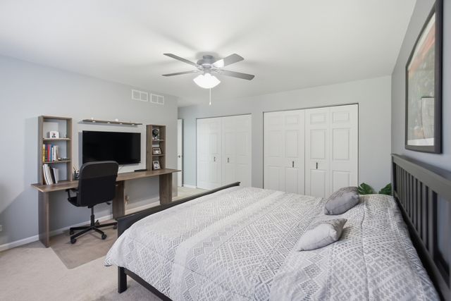 1320 Yellowstone Parkway, Algonquin, IL 60102