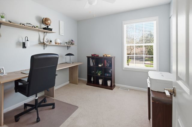 1320 Yellowstone Parkway, Algonquin, IL 60102
