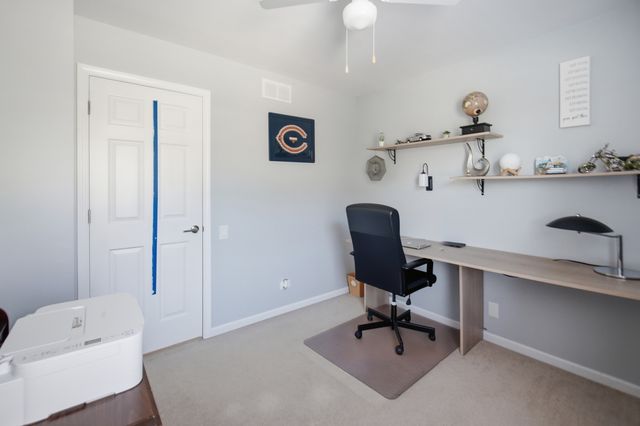 1320 Yellowstone Parkway, Algonquin, IL 60102
