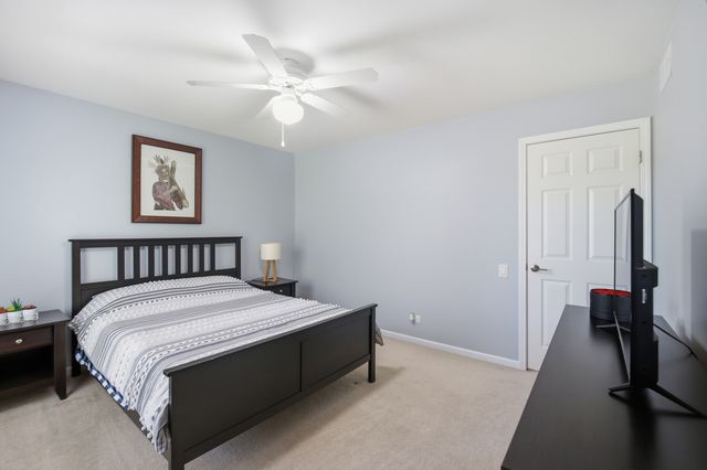 1320 Yellowstone Parkway, Algonquin, IL 60102