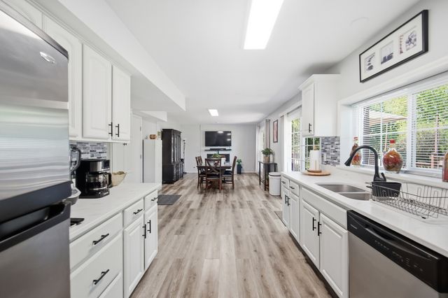 1320 Yellowstone Parkway, Algonquin, IL 60102
