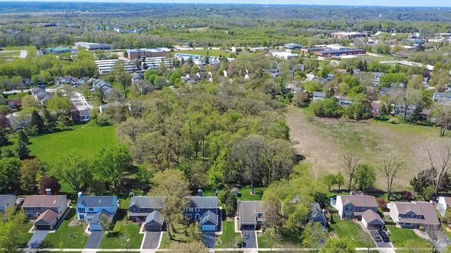1320 Yellowstone Parkway, Algonquin, IL 60102