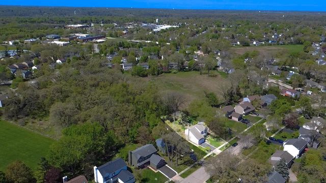 1320 Yellowstone Parkway, Algonquin, IL 60102