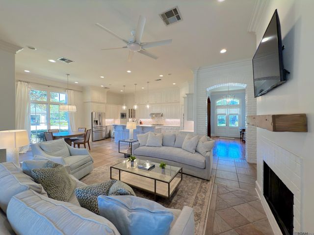 413 Longmeadow Dr, Baton Rouge, LA 70810