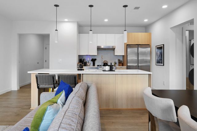 635 7th Ave S Apt 417, Nashville, TN 37203