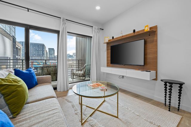 635 7th Ave S Apt 417, Nashville, TN 37203