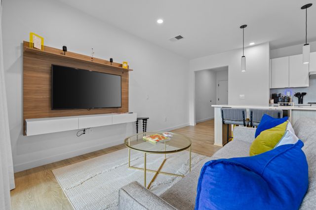 635 7th Ave S Apt 417, Nashville, TN 37203