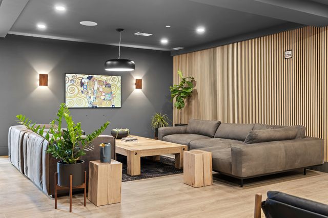 635 7th Ave S Apt 417, Nashville, TN 37203