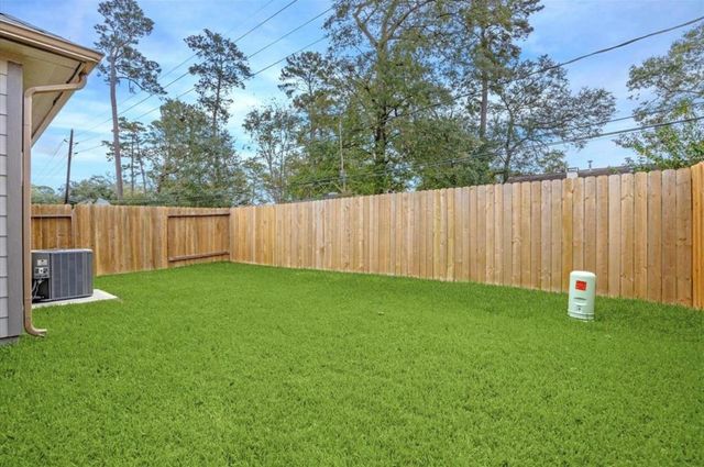 320 Emerald Thicket Lane, Houston, TX 77336