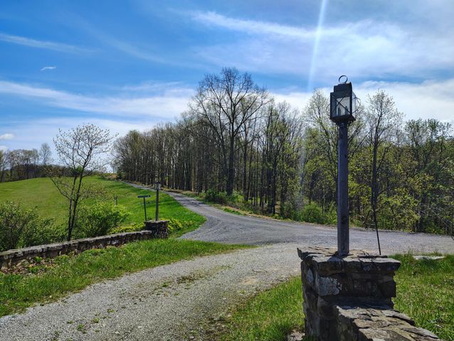 303 WILLEVA RD, Princeton, WV 24740