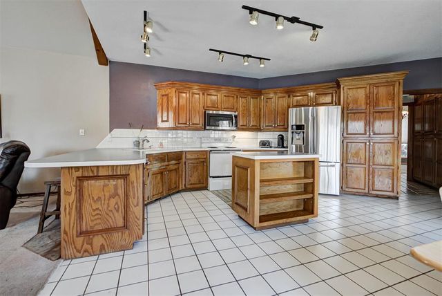 608 N Remington Way, Mustang, OK 73064