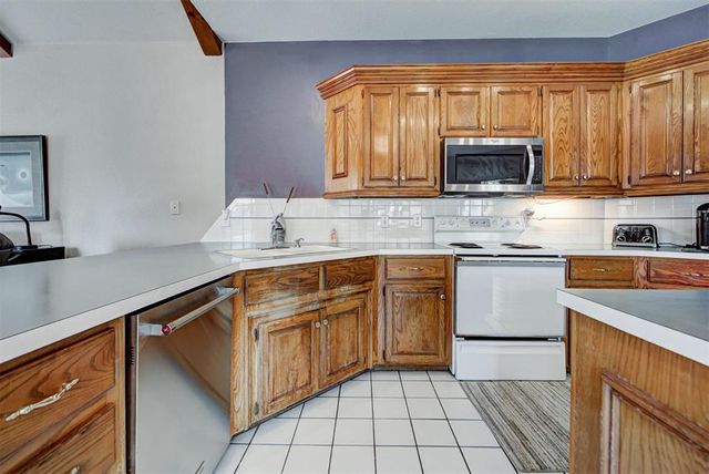 608 N Remington Way, Mustang, OK 73064