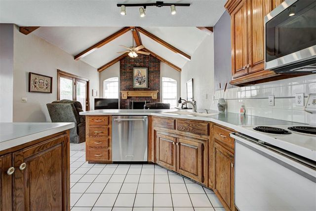 608 N Remington Way, Mustang, OK 73064