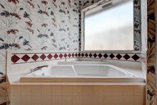 608 N Remington Way, Mustang, OK 73064