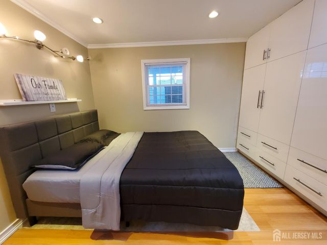 45 W Iselin Parkway W, Iselin, NJ 08830