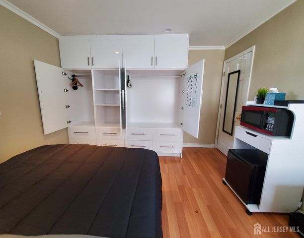 45 W Iselin Parkway W, Iselin, NJ 08830