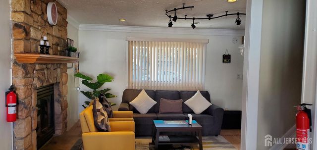 45 W Iselin Parkway W, Iselin, NJ 08830
