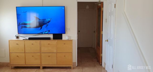 45 W Iselin Parkway W, Iselin, NJ 08830