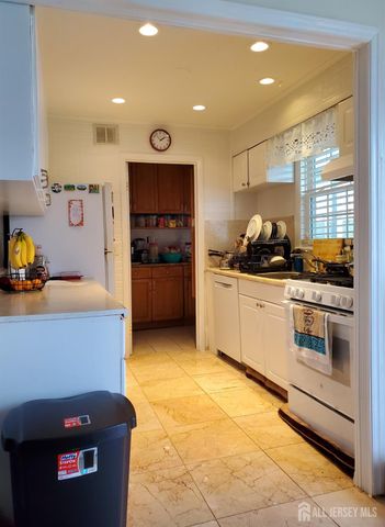 45 W Iselin Parkway W, Iselin, NJ 08830