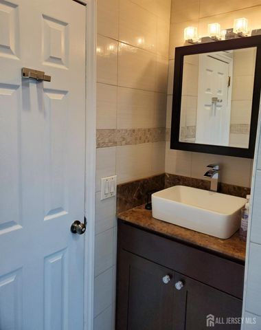 45 W Iselin Parkway W, Iselin, NJ 08830
