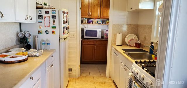 45 W Iselin Parkway W, Iselin, NJ 08830