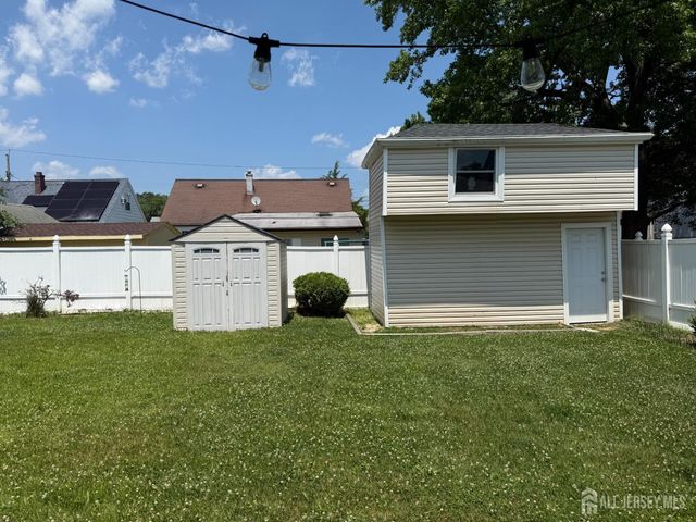 45 W Iselin Parkway W, Iselin, NJ 08830