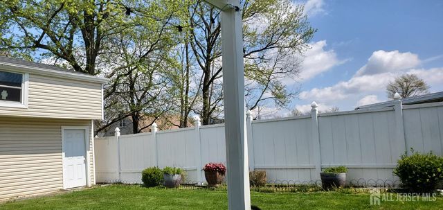 45 W Iselin Parkway W, Iselin, NJ 08830