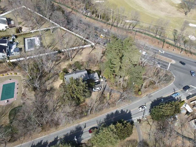 499 Stonytown Road, Manhasset, NY 11030