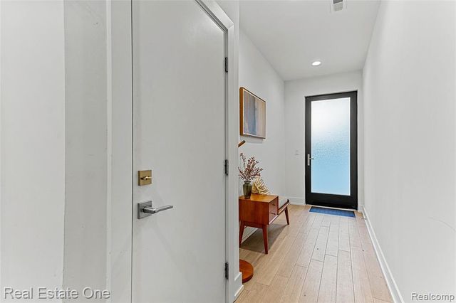 2837 Brush, Detroit, MI 48322