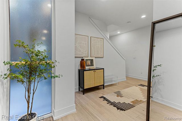 2837 Brush, Detroit, MI 48322