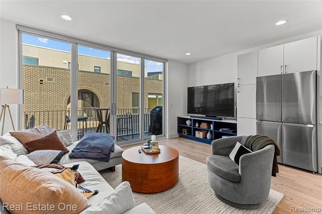 2837 Brush, Detroit, MI 48322