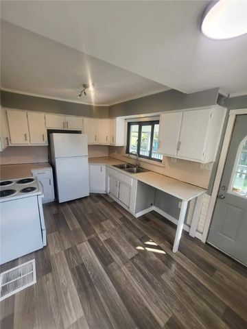 306 Friendship St, New Castle, PA 16101