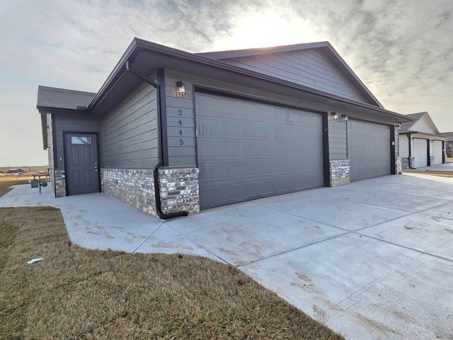 2449 S Wheatland Ct, Wichita, KS 67235