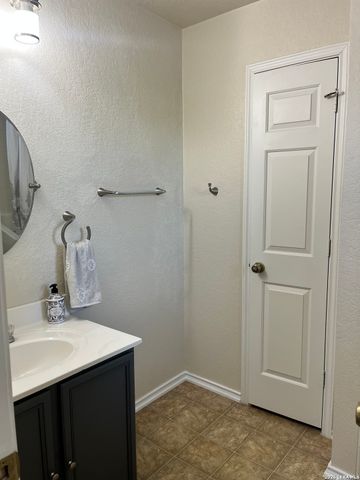 8019 Thicket Pass, San Antonio, TX 78254