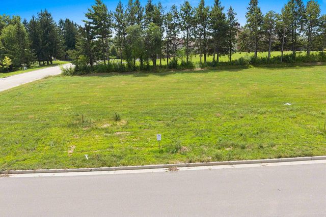 1801 SOUTHLAND LANE, New London, WI 54961