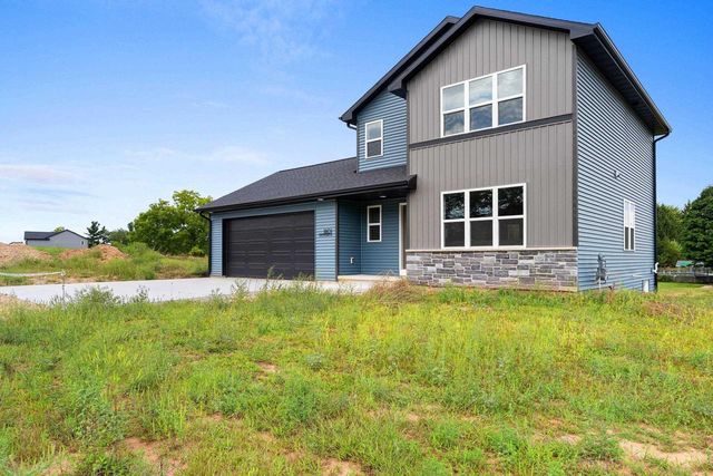 1801 SOUTHLAND LANE, New London, WI 54961