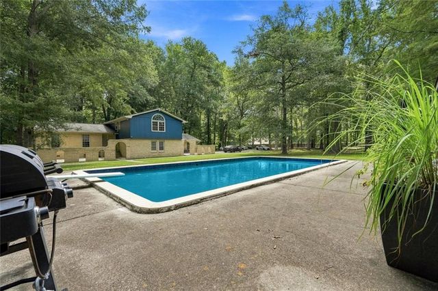 3806 Loganville Highway SW, Loganville, GA 30052