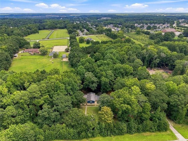3806 Loganville Highway SW, Loganville, GA 30052