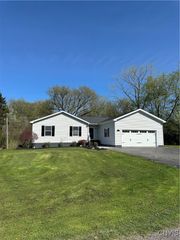 50 Elmhurst Circle, Aurelius, NY 13021